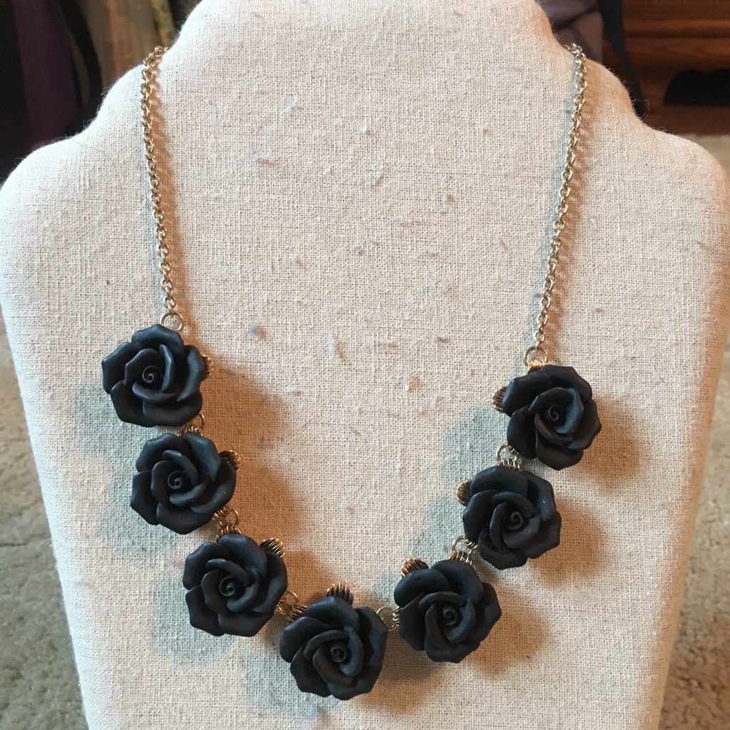 Black Rose Necklace 10$